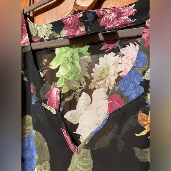 🌺🍃Cold Shoulder Blouse - Picture 7 of 12